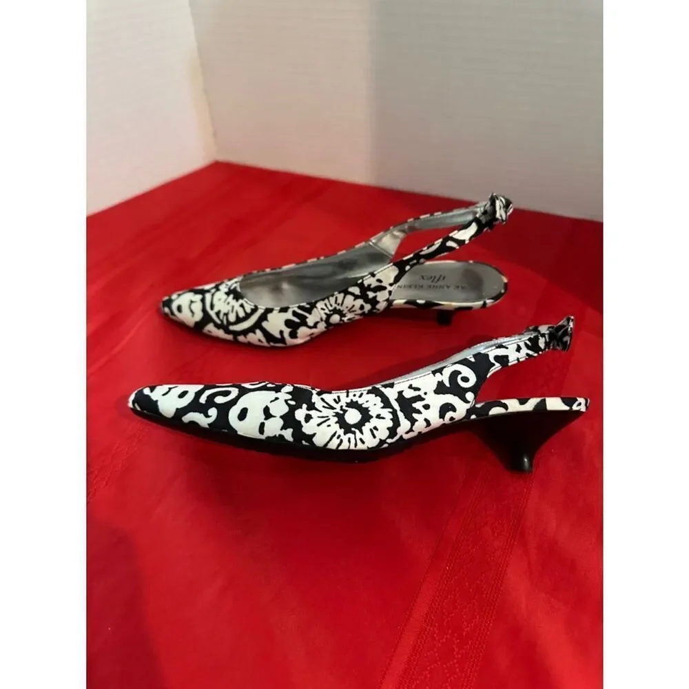 Anne Klein Iflex Black/White Floral Slingback Kitten Heel Pumps w/Bows